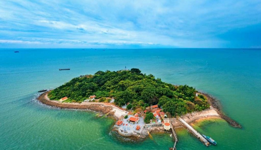 Hon Dau – The Land of Verdant Hills and Azure Seas